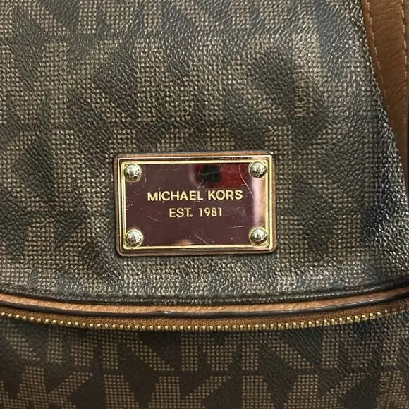 Michael Kors signature fold over, jet set convertible, shoulder bag - Picture 2 of 13